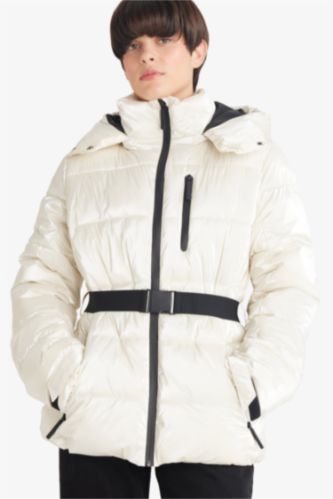 قمصلة نفخ قصة عادية بغطاء للرأس