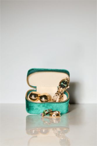 Kadın Yeşil Takı Kutusu