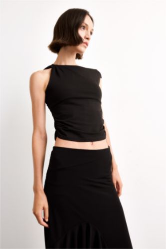 Kayık Yaka Tokalı Bluz