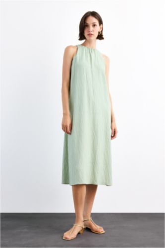 Crinkle Fabric Sleeveless Midi Dress