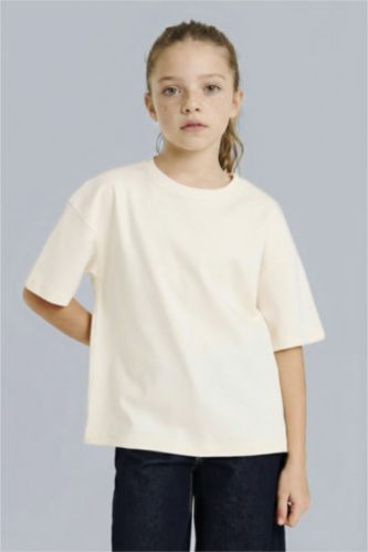 بنات بيج فاتح تيشيرت بنات نص كم اوفر سايز برقبة مستديرة