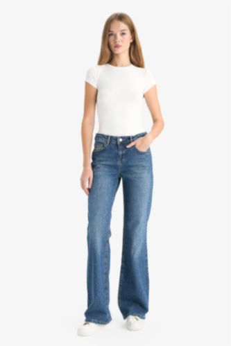Jean taille basse à effet délavé