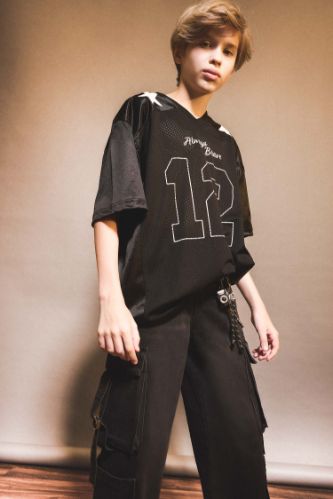 Boy Oversize Fit V-Neck Printed Tulle T-Shirt