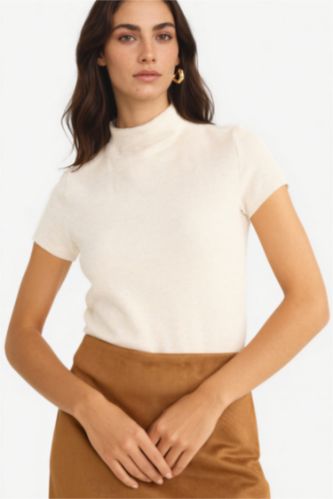 Kadın Taş Slım Fıt Yarım Balıkçı Yaka Kısa Kollu Tişört