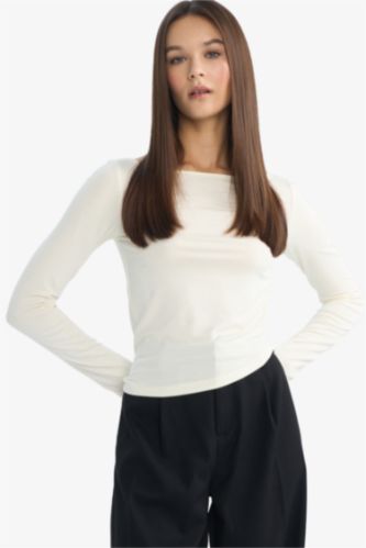 Fitted қайық жағалы ұзын жеңді футболка