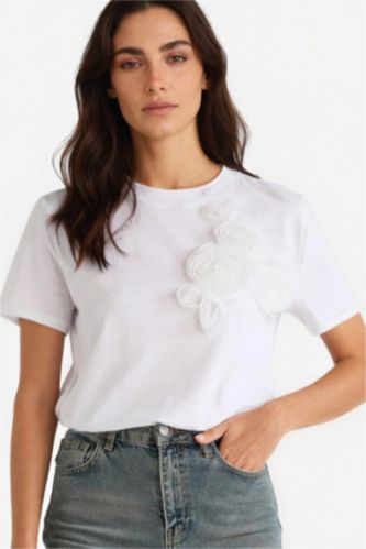 Kadın Beyaz %100 Pamuk Relax Fıt Bisiklet Yaka İşlemeli Penye Tişört