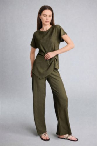 Kadın Haki Straight Fit Kırışık Dokulu Düz Paça Pantolon