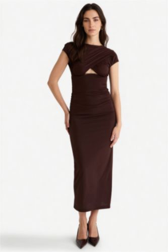 حريمي بني فستان ميدي نص كم برقبة مستديرة