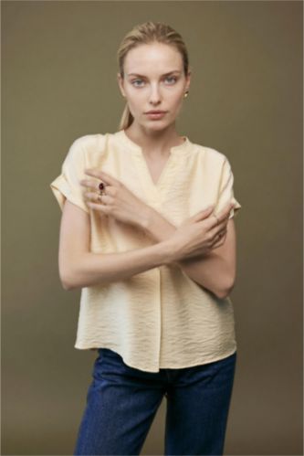 Kadın Açık Sarı Relax Fıt Kısa Kollu Bluz