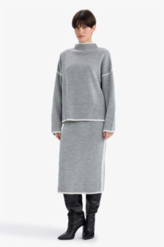 تنورة تريكو بنسل