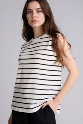 Женщины Бежевый Футболка Regular Fit из ткани букле с круглым вырезом и коротким рукавом