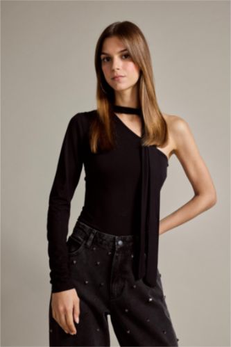 Tek Omuzlu Bağlama Detaylı Bluz