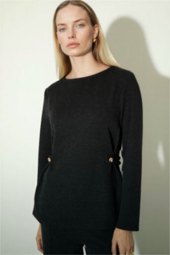 تيشيرت كم طويل بيكيه قصة عادية وياقة عريضة