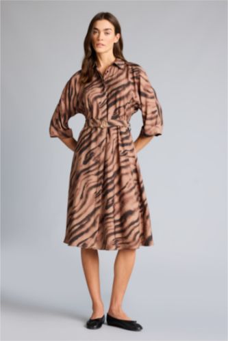 حريمي بني فستان نص كم بياقة قميص