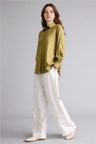 Woman White Regular Fit Trousers