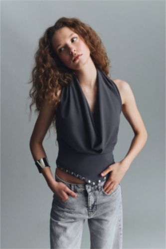 Kadın Gri Degaje Yaka Kolsuz Bluz