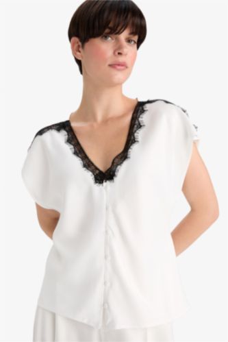 قميص نص كم ستان قصة عادية بياقة V