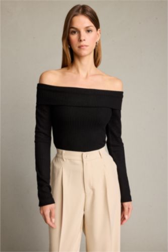 Kayık Yaka Uzun Kollu Tişört