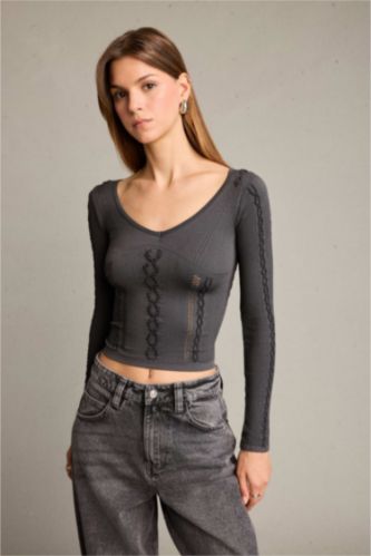 Fitted V Yaka Uzun Kollu Tişört