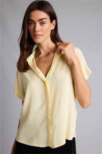 حريمي أصفر فاتح قميص نص كم قصة عادية