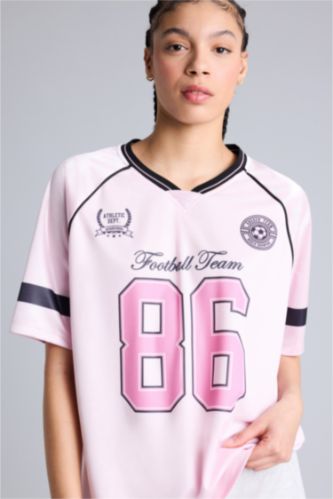 Kadın Açık Pembe Oversıze Bisiklet Yaka Dijital Baskılı Baskılı Sporcu Tül Kısa Kollu Tişört