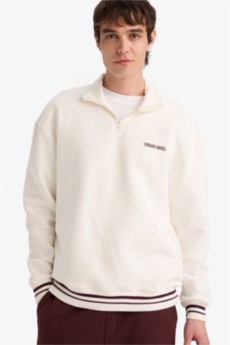 سويت شيرت بطبعة شعار اوفر سايز بياخة عالية بنصف سحاب