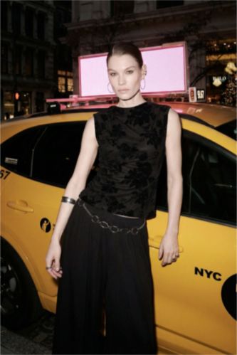 Slim Fit Flower Tulle Crew Neck Tank Top