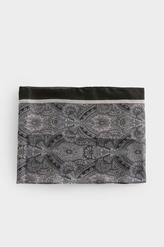 Woman Paisley Patterned Shawl