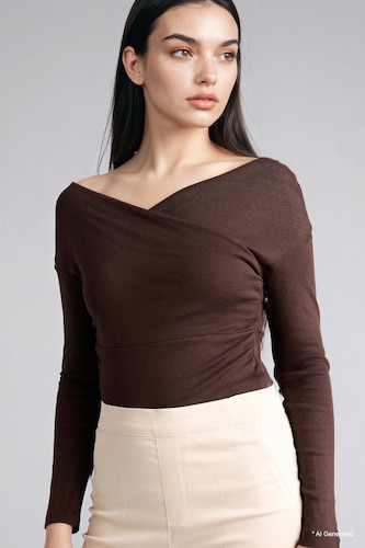T-shirt slim à manches longues et col cache-cœur