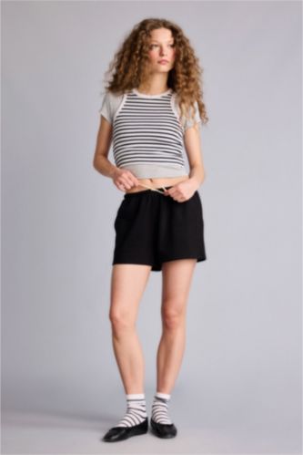 حريمي أسود شورت قصير قصة عادية