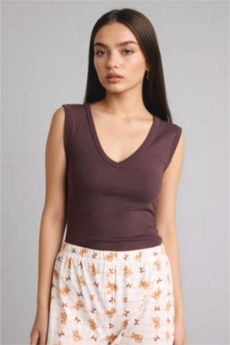 حريمي بني تانك توب قصة عادية