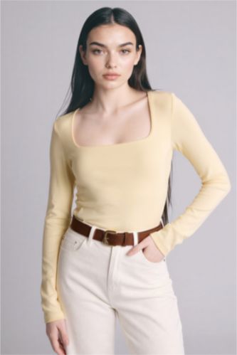 Woman Light Yellow تيشيرت ردن طويل سليم فيت وياخة مربعة