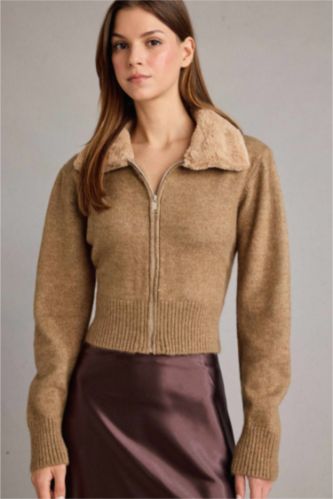 Slim Fit Faux Fur Collar Zippered Cardigan