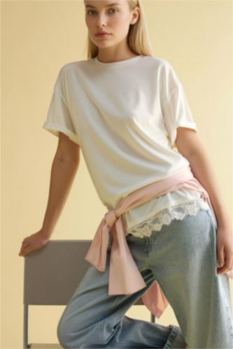 FEMME Écru T-shirt à col rond et manches courtes Coupe décontractée