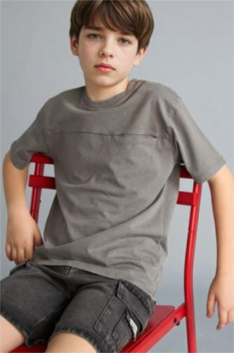 Erkek Çocuk - Genç Erkek Koyu Gri New Regular Fıt Bisiklet Yaka Kısa Kollu Tişört Erkek Çocuk