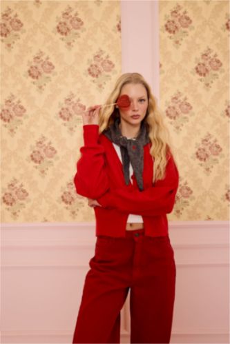 Woman Red Oversize Fit V-Neck Cardigan