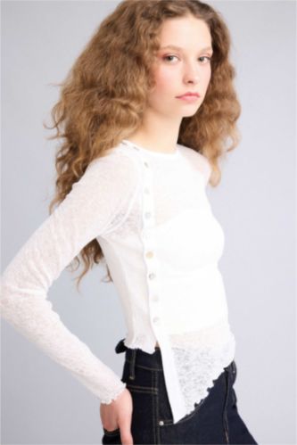 Kadın Kırık Beyaz Fıtted Dantel Detaylı Bluz