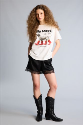 Woman Black Satin Normal Waist Shorts