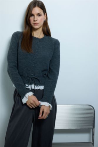 جاكيت تريكو سليم فيت قصة ضيقة