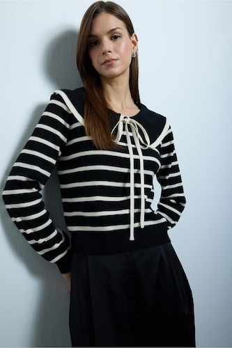 Women Black Slim Fit Pullover