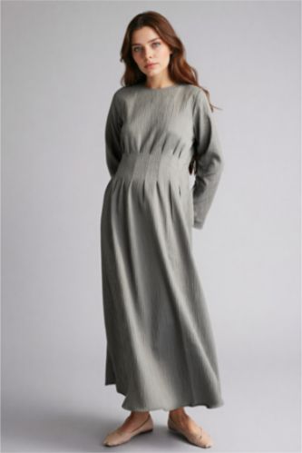 Woman Khaki Crew Neck Crinkle Fabric Dress