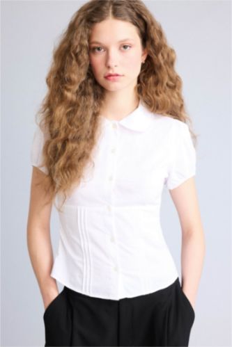 Kadın Beyaz Fıtted Bebe Yaka Kısa Kollu Gömlek