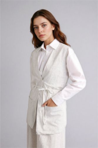 حريمي بيج فاتح فيست مخطط من مزيج الكتان قصة عادية بياقة V