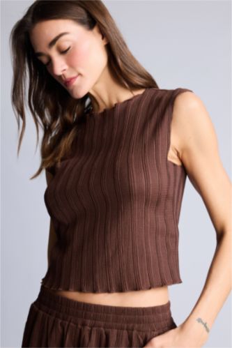 Женщины Коричневый Майка Slim Fit из ткани букле с круглым вырезом