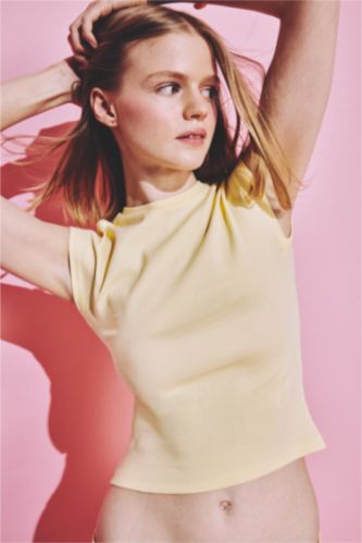 Women Light Yellow Fitted Crew Neck Ribbed Short Sleeve T-Shirt