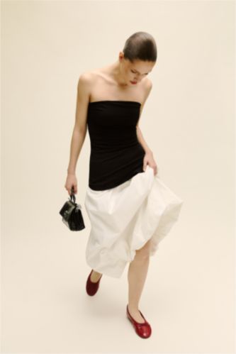 Woman Black Slim Fit Strapless Tank Top