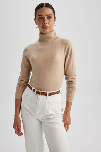 Пуловер стандартного кроя с высоким воротником для женщин