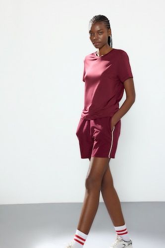 نساء خمري Standard Fit Burgundy Sporty Modal Shorts