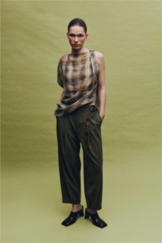 Woman Khaki Balloon Fit Regular Hem Trousers