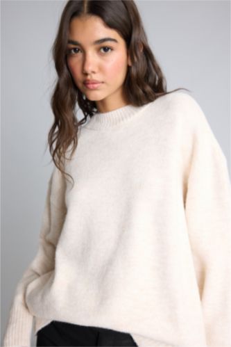 نساء بيج فاتح Oversize Crew Neck Knit Pullover